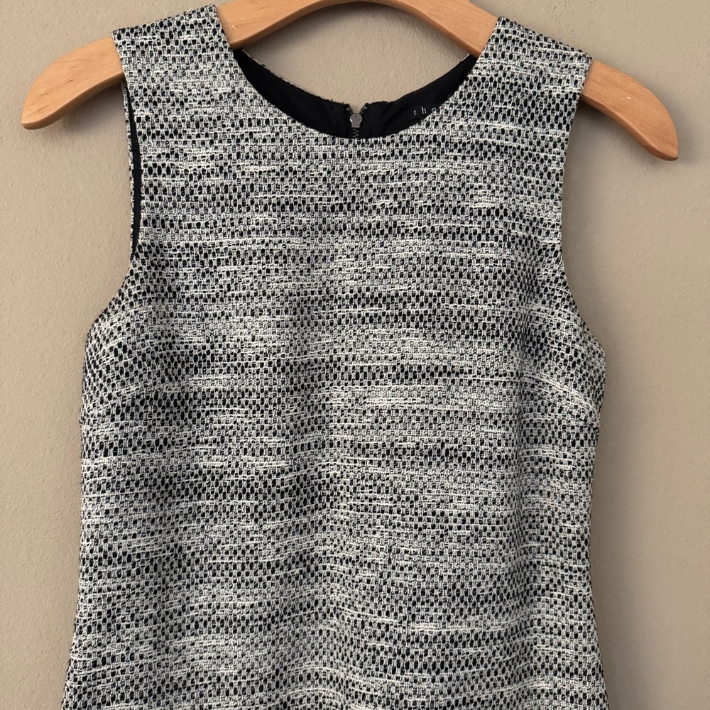 Theory Black White Tweed Sheath Dress Sleeveless Textured Shift Dress Size 2 - Picture 3 of 8
